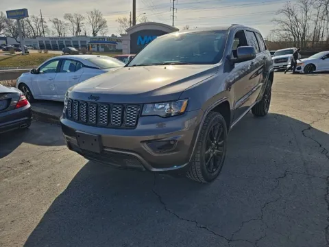 Photos of 2019 Jeep Grand Cherokee Altitude for sale in Blue Springs, MO at MAG Auto - Munsterman Automotive Group