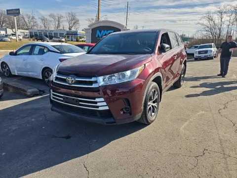 Photos of 2019 Toyota Highlander LE for sale in Blue Springs, MO at MAG Auto - Munsterman Automotive Group