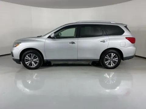 More photos of 2020 Nissan Pathfinder SV at MAG Auto - Munsterman Automotive Group, MO