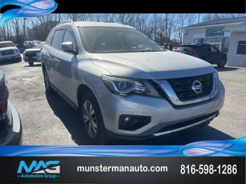 Silver 2020 Nissan Pathfinder SV for sale in Blue Springs, MO