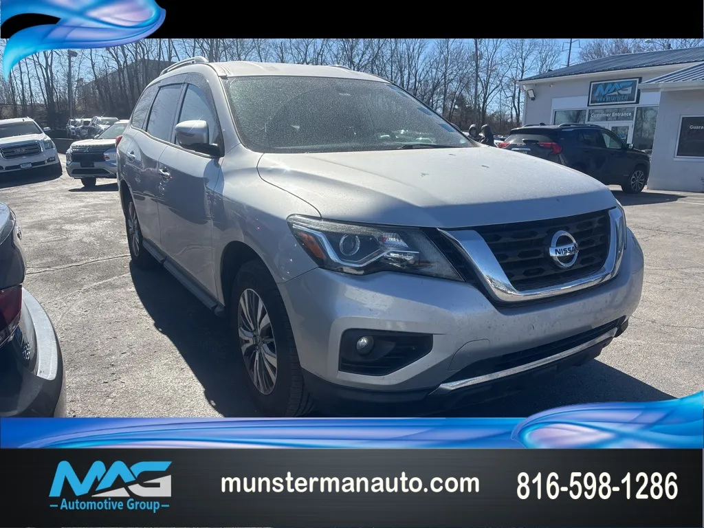 Silver 2020 Nissan Pathfinder SV for sale in Blue Springs, MO