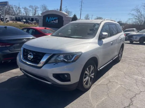 Photos of 2020 Nissan Pathfinder SV for sale in Blue Springs, MO at MAG Auto - Munsterman Automotive Group