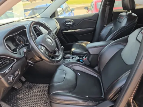 More photos of 2019 Jeep Cherokee Trailhawk at MAG Auto - Munsterman Automotive Group, MO