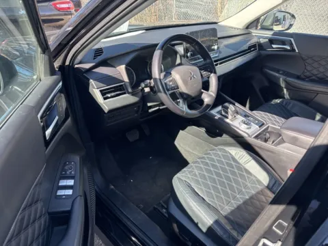 More photos of 2022 Mitsubishi Outlander SEL at MAG Auto - Munsterman Automotive Group, MO