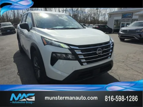 White 2024 Nissan Rogue S for sale in Blue Springs, MO