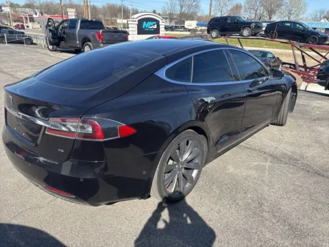 More photos of 2017 Tesla Model S 60 at MAG Auto - Munsterman Automotive Group, MO