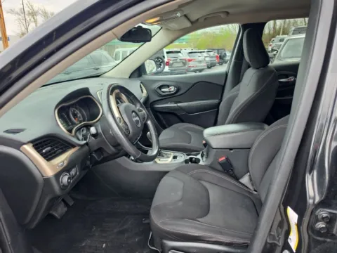 More photos of 2015 Jeep Cherokee Latitude at MAG Auto - Munsterman Automotive Group, MO