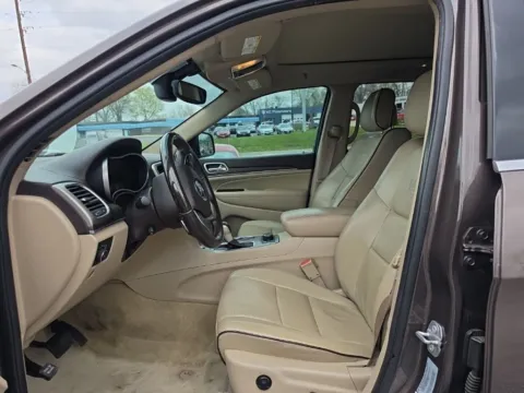 More photos of 2017 Jeep Grand Cherokee Overland at MAG Auto - Munsterman Automotive Group, MO