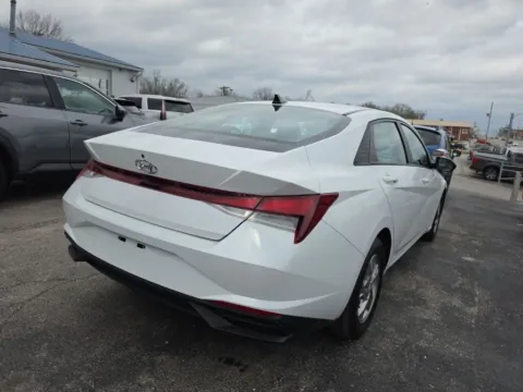 More photos of 2022 Hyundai Elantra SE at MAG Auto - Munsterman Automotive Group, MO
