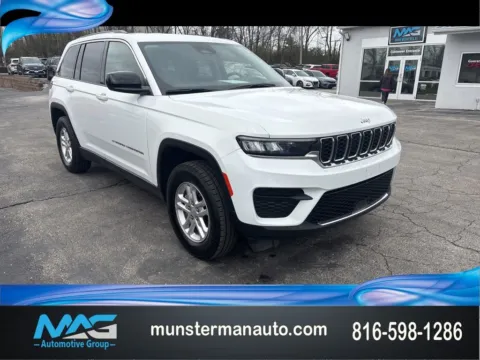 White 2023 Jeep Grand Cherokee Laredo for sale in Blue Springs, MO