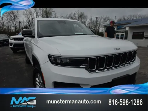 White 2024 Jeep Grand Cherokee Laredo for sale in Blue Springs, MO