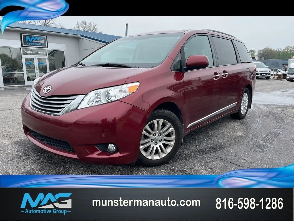 Red 2017 Toyota Sienna XLE for sale in Blue Springs, MO