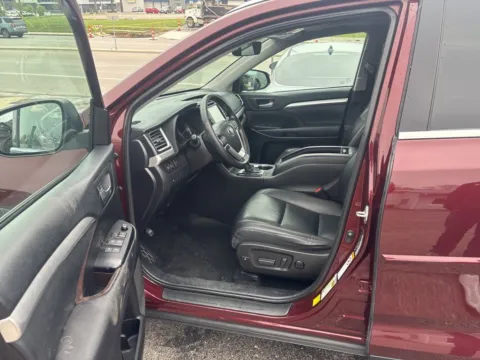 More photos of 2019 Toyota Highlander XLE at MAG Auto - Munsterman Automotive Group, MO