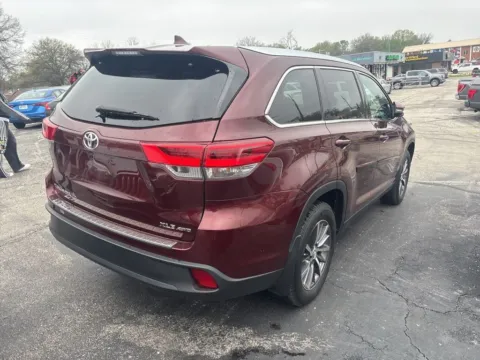 More photos of 2019 Toyota Highlander XLE at MAG Auto - Munsterman Automotive Group, MO