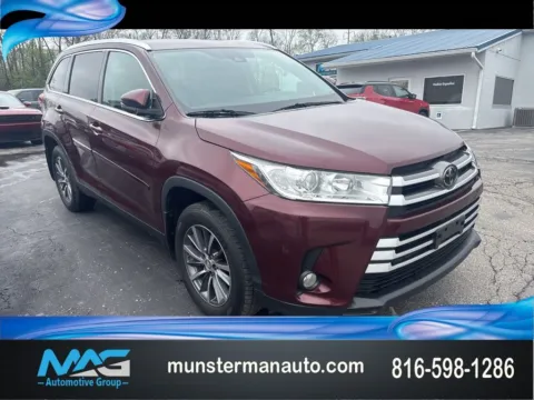 Red 2019 Toyota Highlander XLE for sale in Blue Springs, MO
