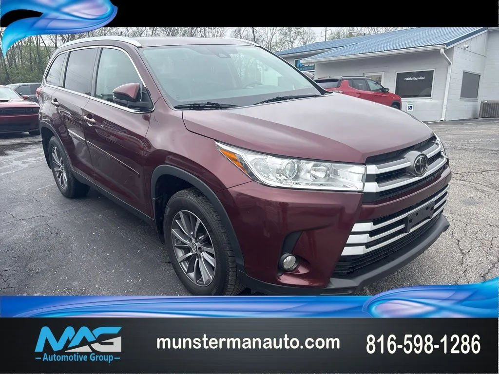 Red 2019 Toyota Highlander XLE for sale in Blue Springs, MO
