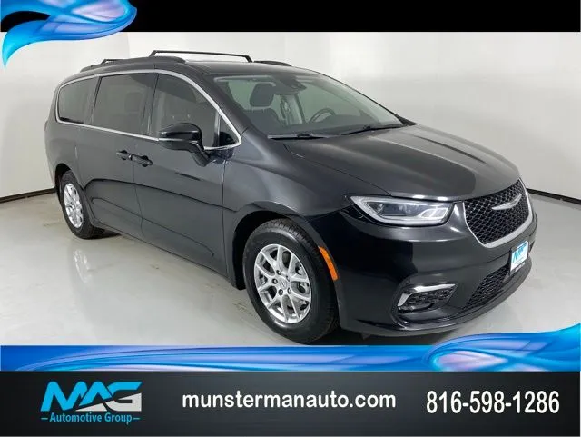 Black 2022 Chrysler Pacifica Touring L for sale in Blue Springs, MO