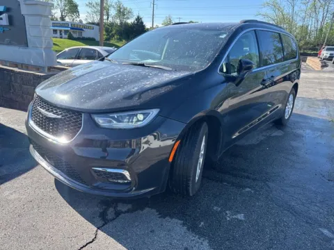 Photos of 2022 Chrysler Pacifica Touring L for sale in Blue Springs, MO at MAG Auto - Munsterman Automotive Group