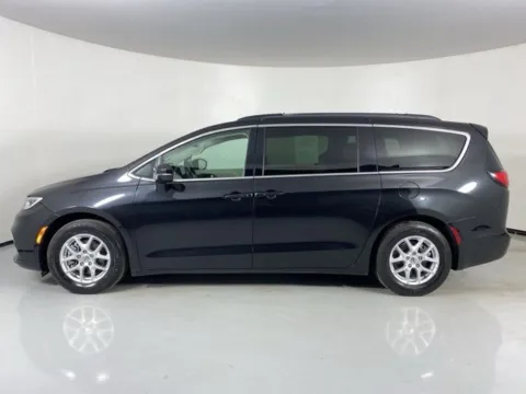 More photos of 2022 Chrysler Pacifica Touring L at MAG Auto - Munsterman Automotive Group, MO