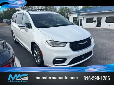 White 2021 Chrysler Pacifica Hybrid Limited for sale in Blue Springs, MO