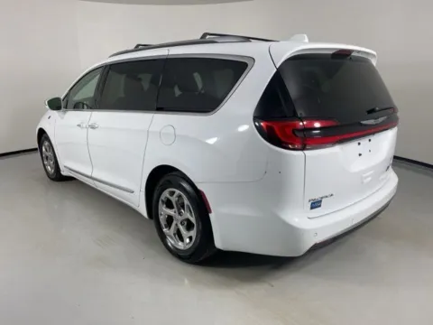 More photos of 2021 Chrysler Pacifica Hybrid Limited at MAG Auto - Munsterman Automotive Group, MO