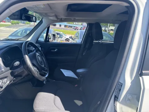 More photos of 2019 Jeep Renegade Latitude at MAG Auto - Munsterman Automotive Group, MO