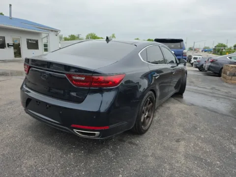 More photos of 2017 Kia Cadenza Limited at MAG Auto - Munsterman Automotive Group, MO