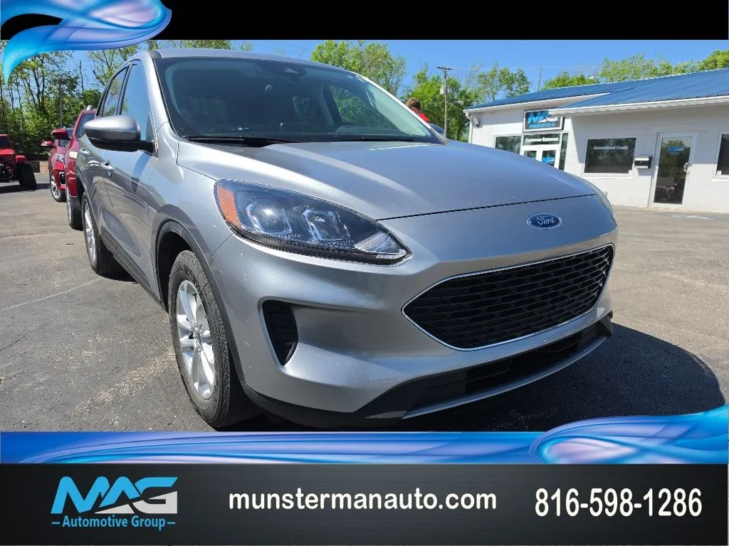 Silver 2021 Ford Escape Hybrid SE for sale in Blue Springs, MO