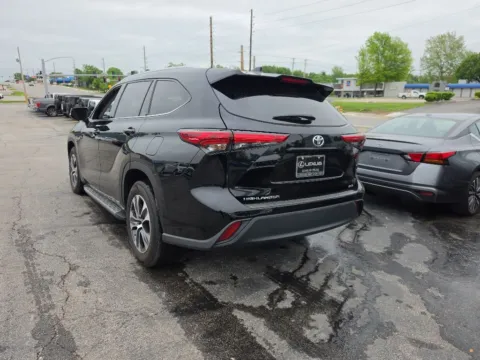 Another view of 2022 Toyota Highlander XLE for sale in Blue Springs, MO at MAG Auto - Munsterman Automotive Group