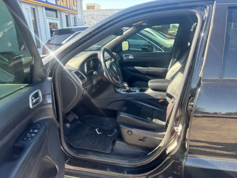 More photos of 2018 Jeep Grand Cherokee Altitude at MAG Auto - Munsterman Automotive Group, MO