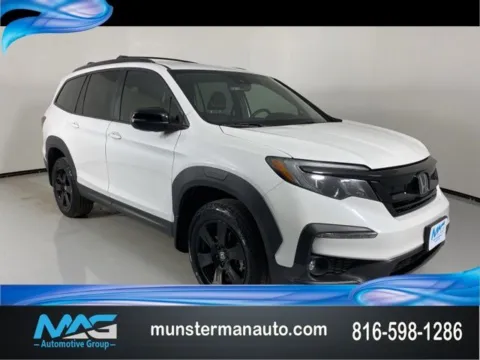 White 2022 Honda Pilot TrailSport for sale in Blue Springs, MO