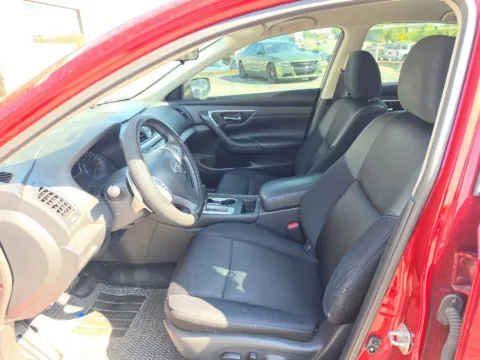 More photos of 2017 Nissan Altima 2.5 SR at MAG Auto - Munsterman Automotive Group, MO