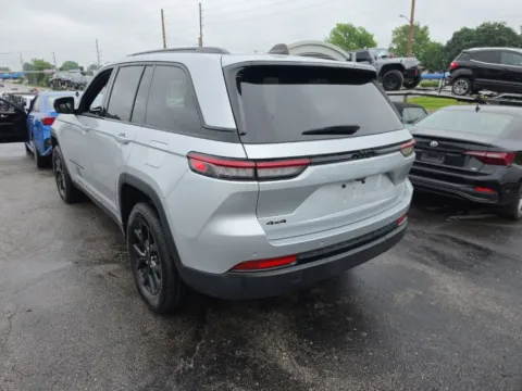 Another view of 2024 Jeep Grand Cherokee Altitude for sale in Blue Springs, MO at MAG Auto - Munsterman Automotive Group