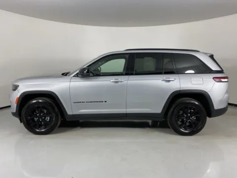 More photos of 2024 Jeep Grand Cherokee Altitude at MAG Auto - Munsterman Automotive Group, MO