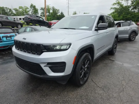 Photos of 2024 Jeep Grand Cherokee Altitude for sale in Blue Springs, MO at MAG Auto - Munsterman Automotive Group