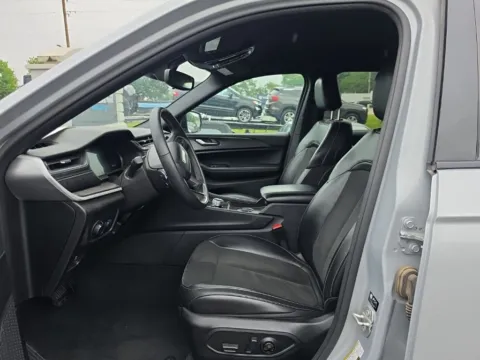 More photos of 2024 Jeep Grand Cherokee Altitude at MAG Auto - Munsterman Automotive Group, MO