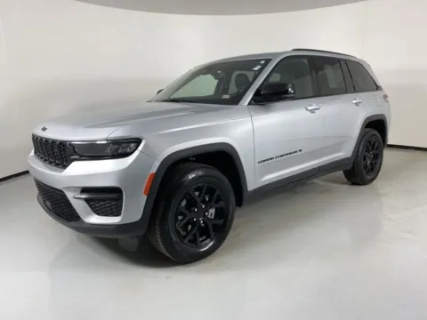 Another view of 2024 Jeep Grand Cherokee Altitude for sale in Blue Springs, MO at MAG Auto - Munsterman Automotive Group