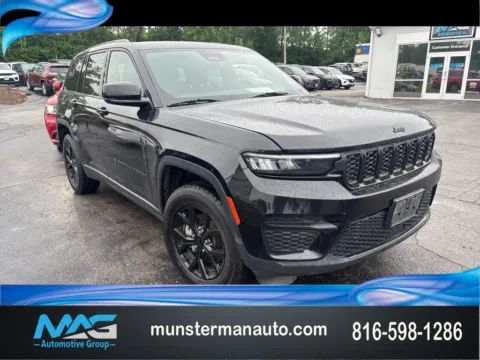 Black 2024 Jeep Grand Cherokee Altitude for sale in Blue Springs, MO