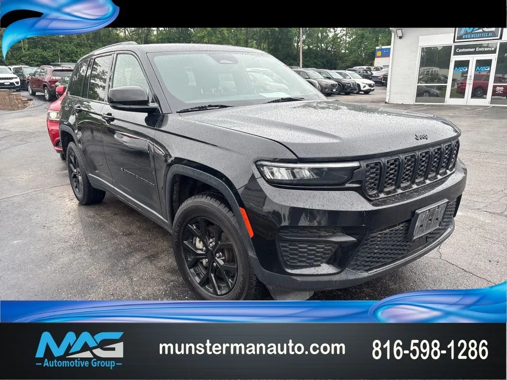 Black 2024 Jeep Grand Cherokee Altitude for sale in Blue Springs, MO