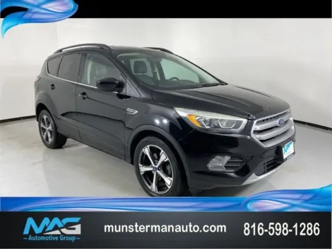 Black 2017 Ford Escape SE for sale in Blue Springs, MO