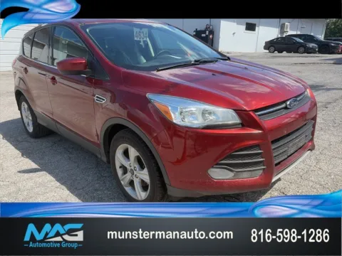 Red 2016 Ford Escape SE for sale in Blue Springs, MO