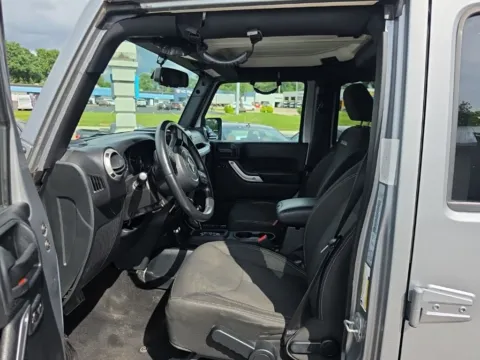 More photos of 2016 Jeep Wrangler Unlimited Sahara at MAG Auto - Munsterman Automotive Group, MO