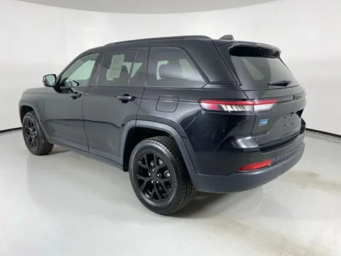 More photos of 2024 Jeep Grand Cherokee Altitude at MAG Auto - Munsterman Automotive Group, MO