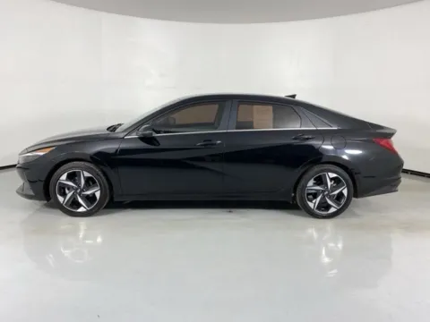 More photos of 2023 Hyundai Elantra Limited at MAG Auto - Munsterman Automotive Group, MO