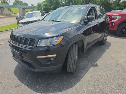 Photos of 2017 Jeep New Compass Latitude for sale in Blue Springs, MO at MAG Auto - Munsterman Automotive Group