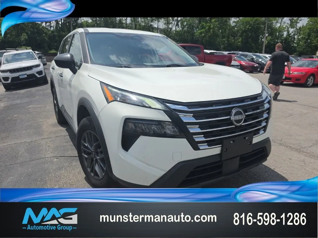 White 2024 Nissan Rogue S for sale in Blue Springs, MO
