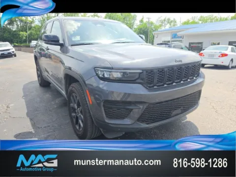 Gray 2024 Jeep Grand Cherokee Altitude for sale in Blue Springs, MO
