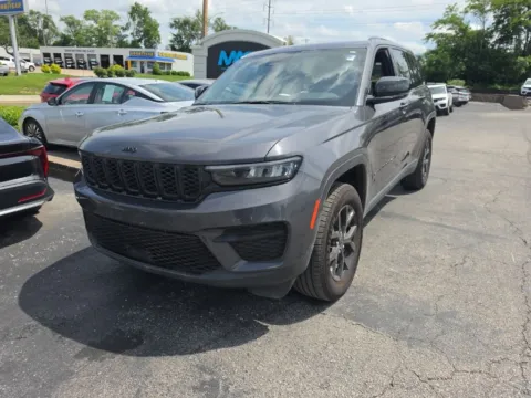 Photos of 2024 Jeep Grand Cherokee Altitude for sale in Blue Springs, MO at MAG Auto - Munsterman Automotive Group