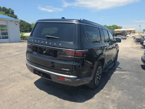 More photos of 2022 Jeep Wagoneer Series III at MAG Auto - Munsterman Automotive Group, MO