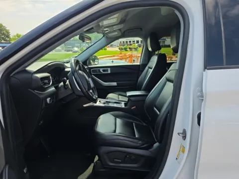More photos of 2022 Ford Explorer XLT at MAG Auto - Munsterman Automotive Group, MO